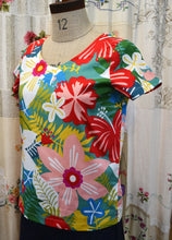 Load image into Gallery viewer, Berserk Vee neck Cotton voile top Hibiscus