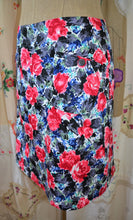 Load image into Gallery viewer, Berserk Floral Carpet Stretch Cotton pocket Skirt